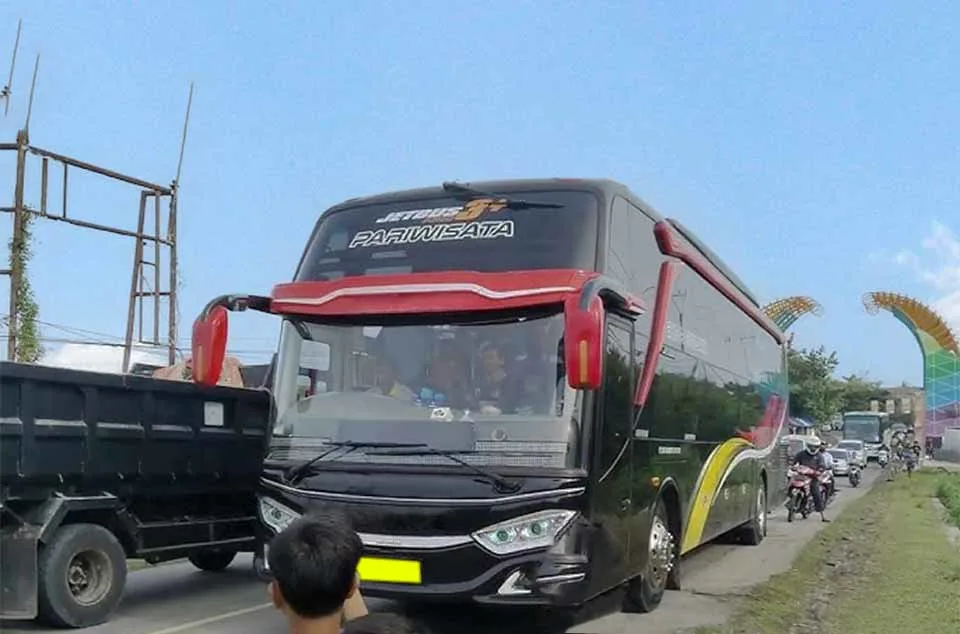 bus pariwisata Tangerang kapasitas 59 Seat