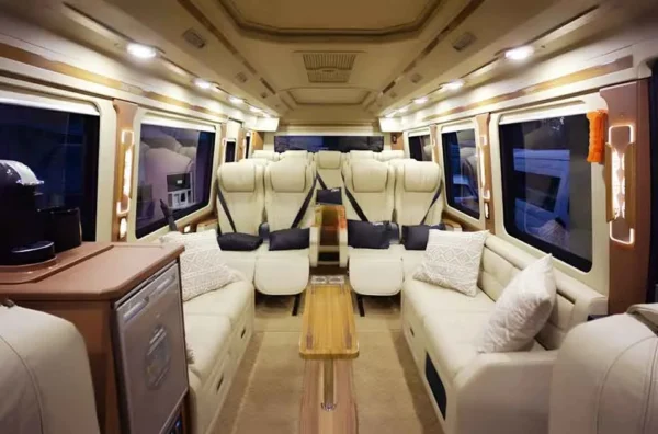 bus pariwisata dengan meeting room di Bekasi