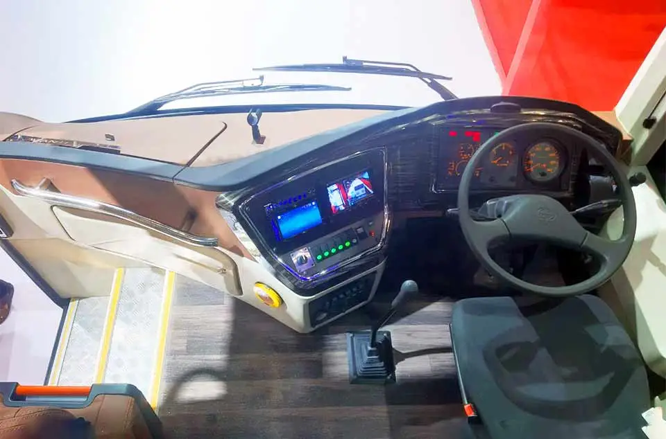 fitur keselamatan bus pariwisata tercanggih