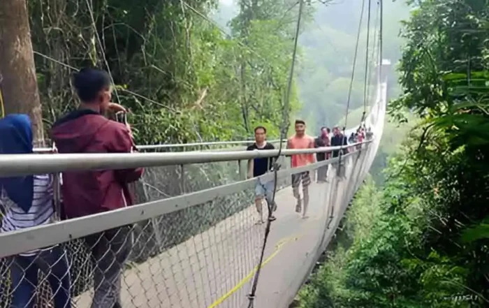 jam buka Situ Gunung Sukabumi hari kerja vs akhir pekan