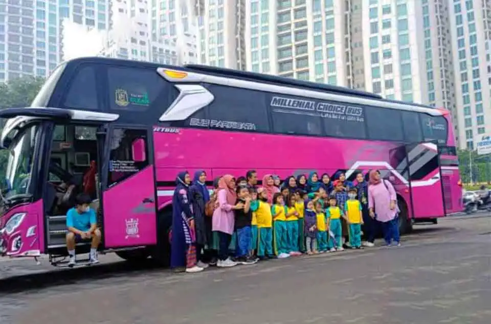 model bus karoseri terbaru untuk city tour Jakarta