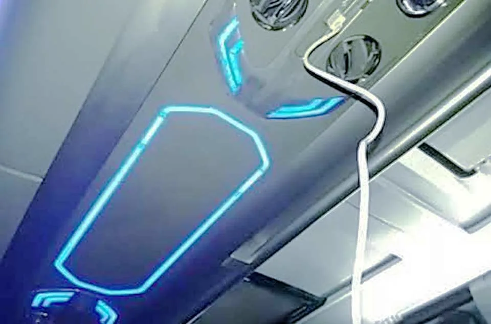 sewa bus di Tangerang dengan fasilitas USB