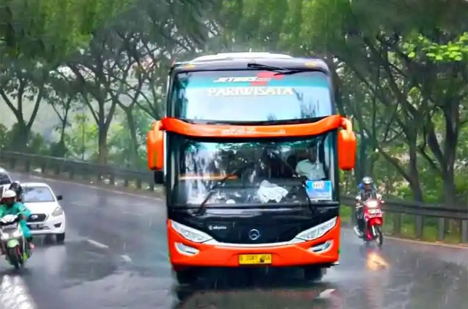 sistem pengereman Retarder bus pariwisata