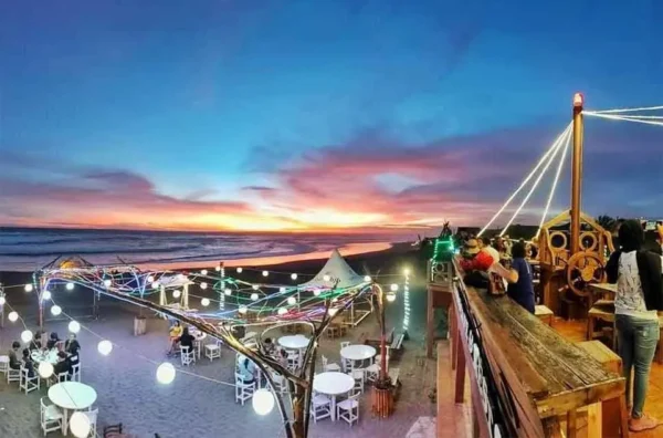 suasana Pantai Pangandaran hari biasa