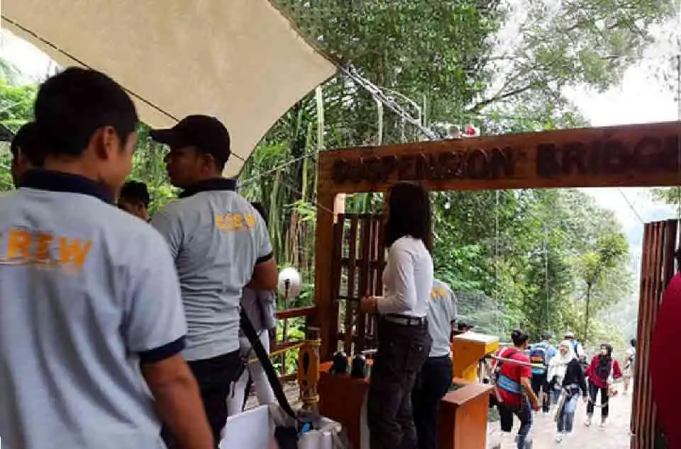 syarat naik jembatan gantung Situ Gunung