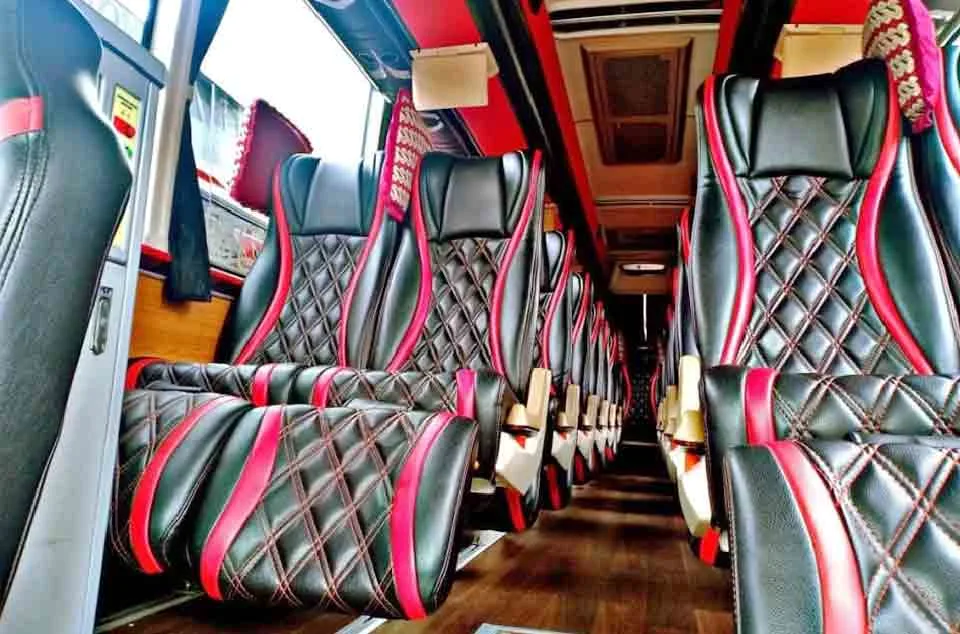 Sewa bus pariwisata legrest di Tangerang