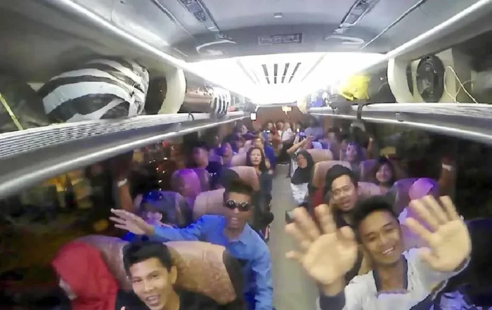 bus pariwisata Depok fasilitas ambient light