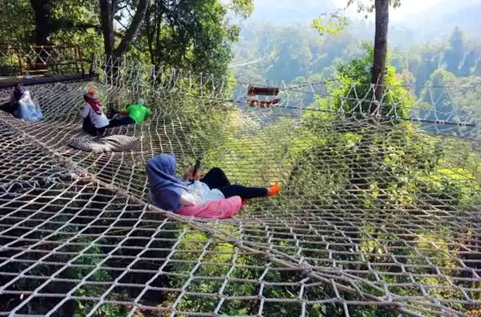 jam buka Situ Gunung Suspension Bridge