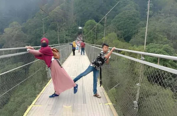 keamanan jembatan gantung untuk anak kecil