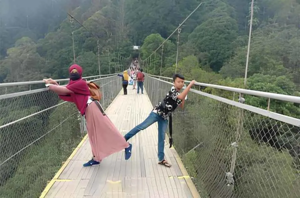 keamanan jembatan gantung untuk anak kecil