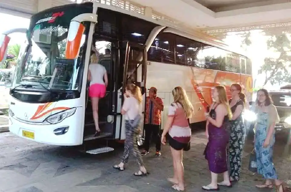 sewa bus di Depok terbaru 2026