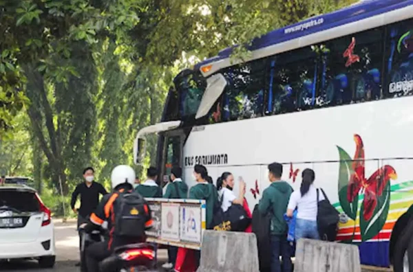 sewa bus pariwisata di Bekasi dengan sopir berpengalaman