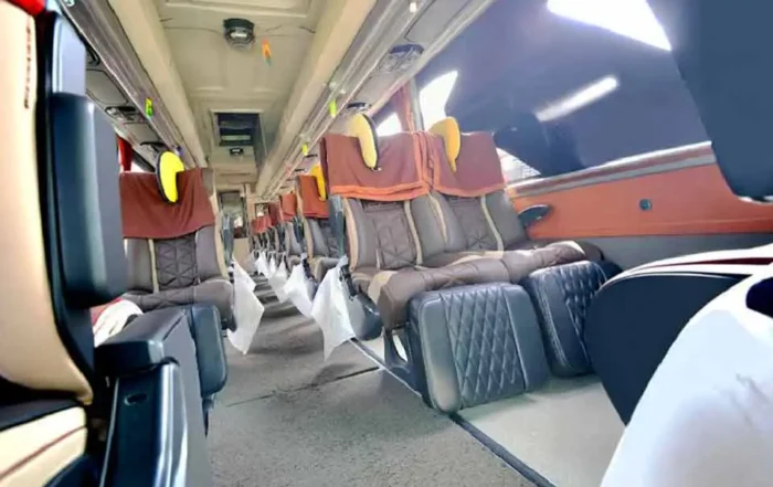 sewa bus pariwisata legroom luas di Tangerang