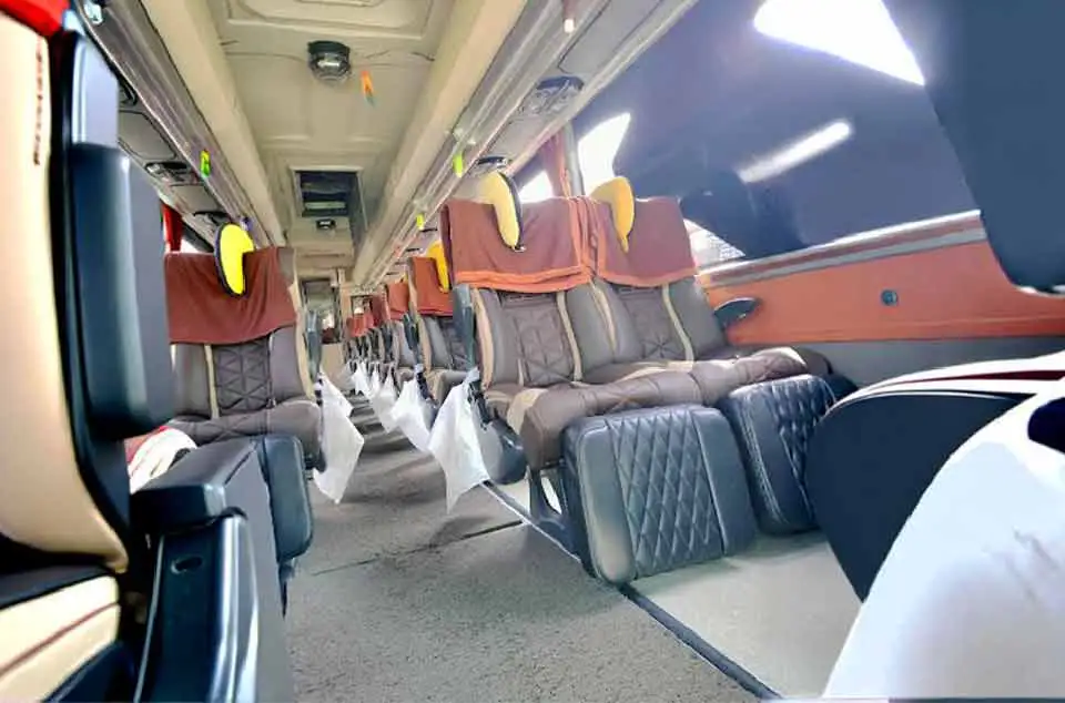 sewa bus pariwisata legroom luas di Tangerang