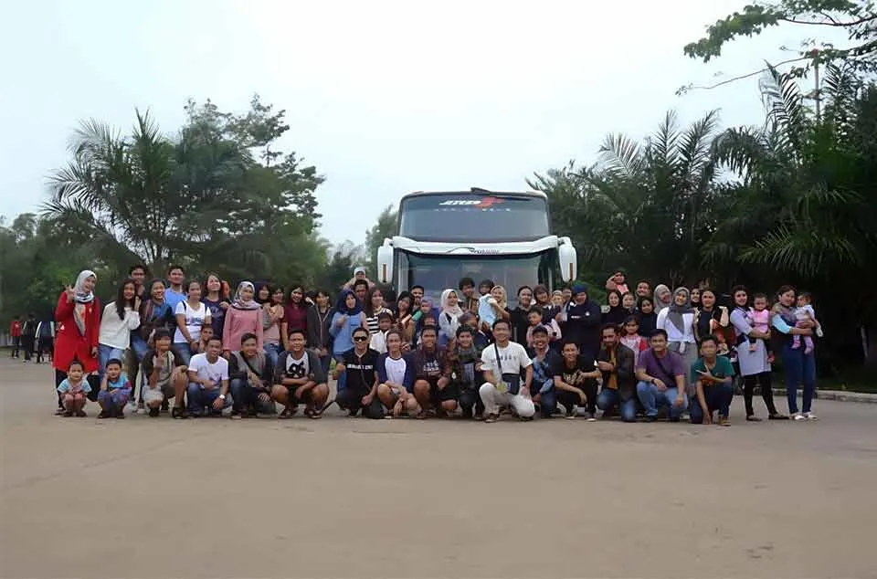 tips mengecek kondisi mesin bus sebelum sewa