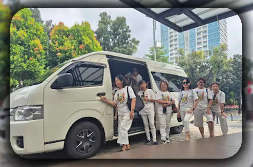 Keunggulan Hiace atau Elf untuk Wisata di Jakarta