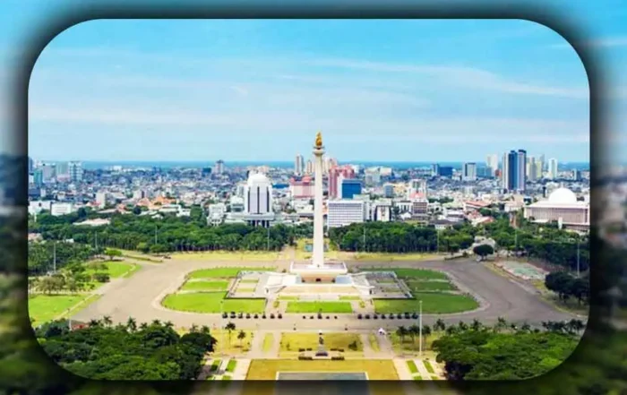 Perbandingan antara Monas dan Kota Tua