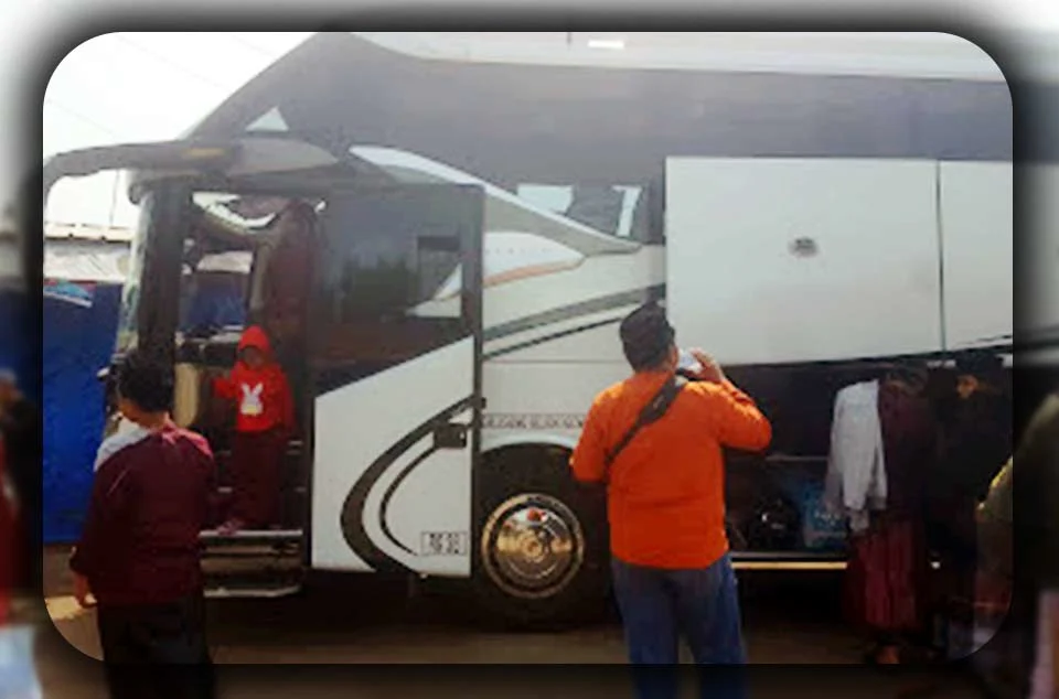 Strategi Mengelola Barang Bawaan Rombongan Bus Besar dari Bekasi