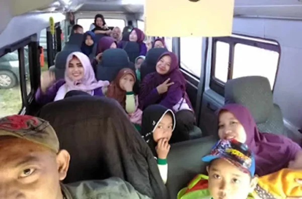 biaya sewa Elf pariwisata 19 seat di Bekasi