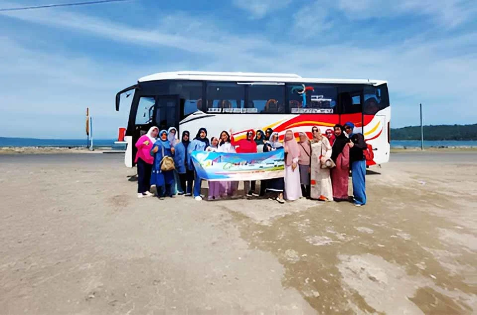 biaya sewa bus medium 31 seat di Depok
