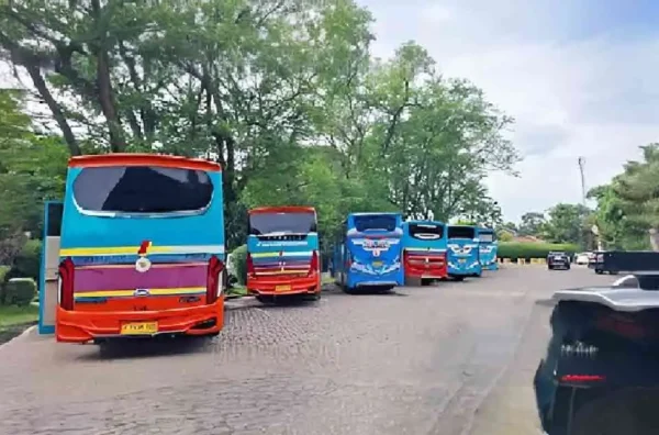 bus pariwisata Jakarta Bogor desain unik