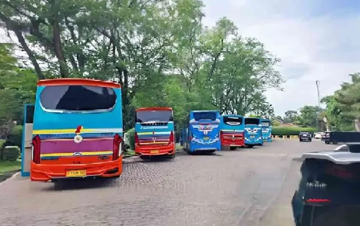bus pariwisata Jakarta Bogor desain unik