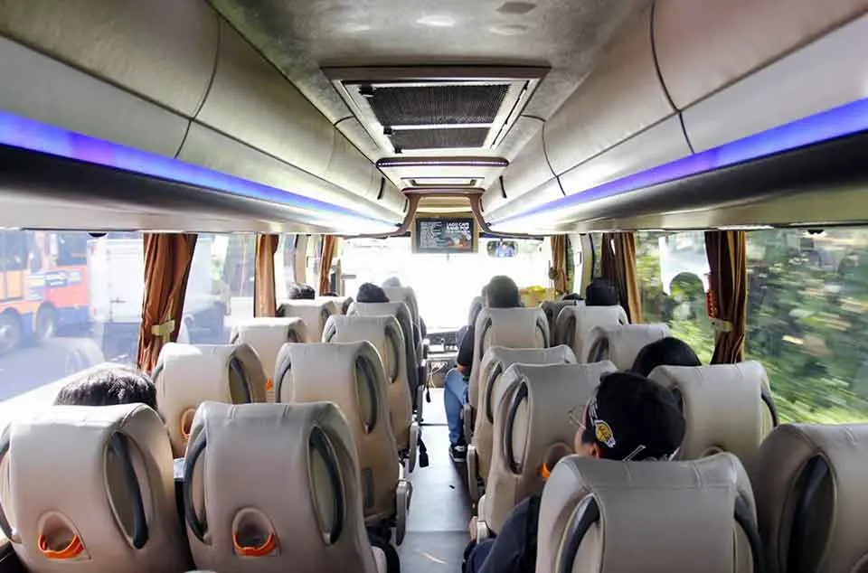 fasilitas bus pariwisata eksekutif ke Pangandaran