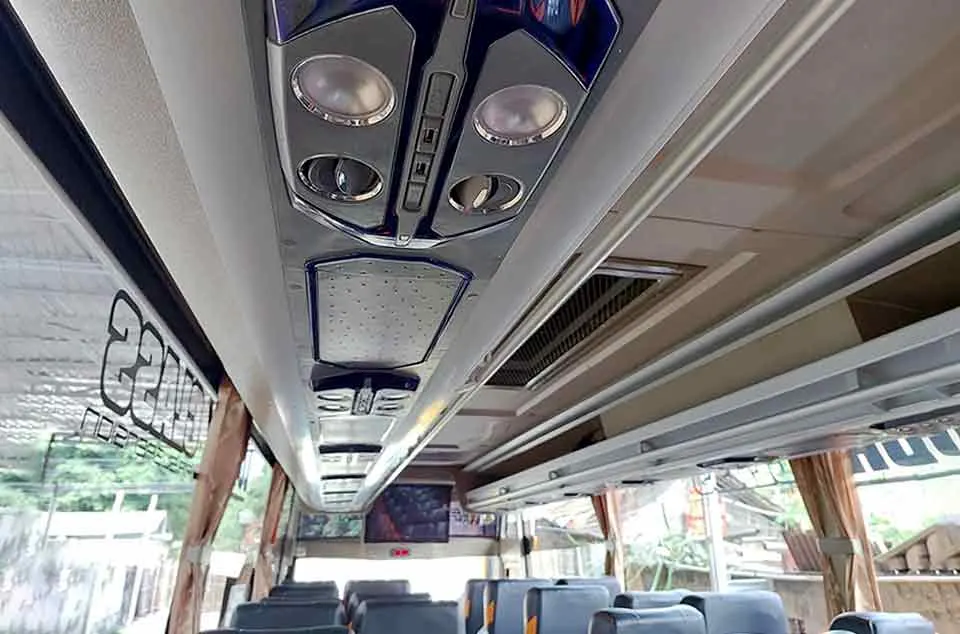 fasilitas bus pariwisata eksekutif rute luar kota