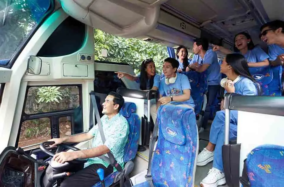 fasilitas bus pariwisata kelas premium ke Pangandaran
