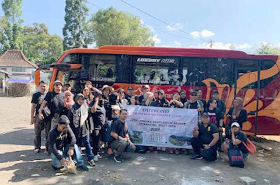 harga sewa bus medium Depok