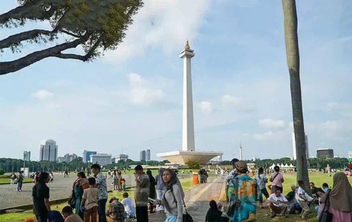 jam buka kawasan Monas hari ini