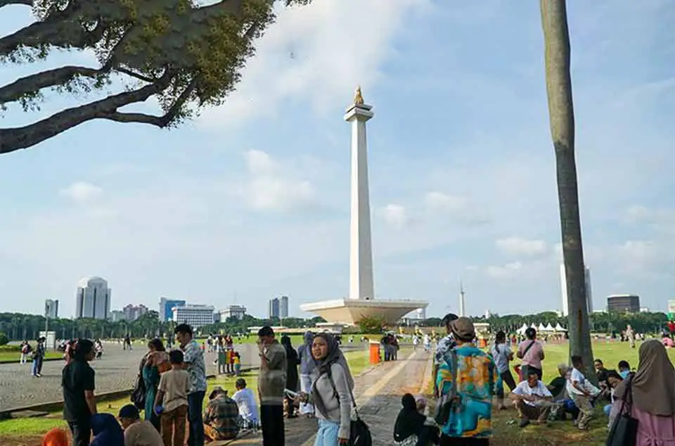 jam buka kawasan Monas hari ini