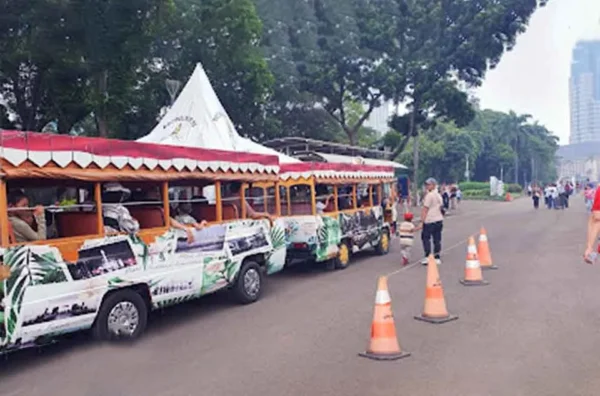 jam buka operasional Monas hari Minggu