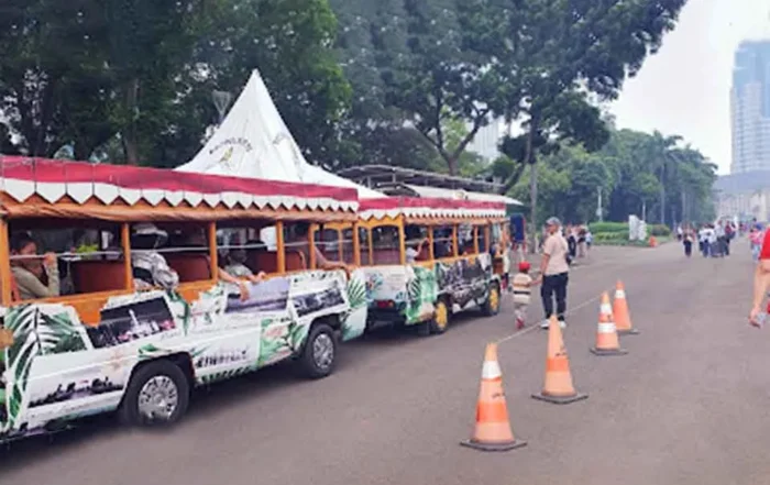 jam buka operasional Monas hari Minggu