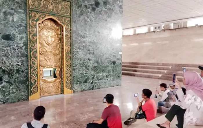 jam operasional Monas terbaru 2026