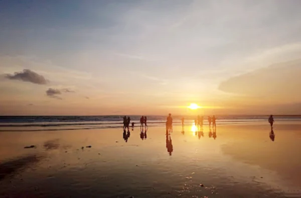jam sunrise di Pantai Timur Pangandaran