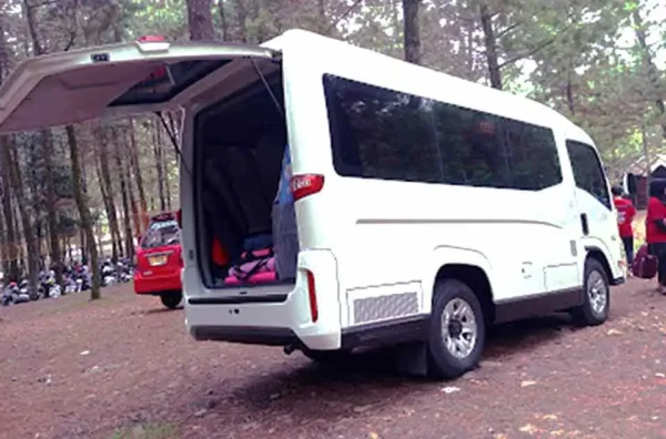 kapasitas koper bus mini Elf Long pariwisata
