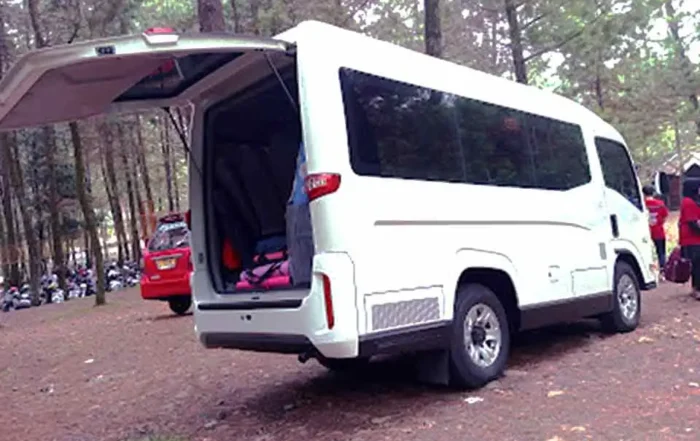 kapasitas koper bus mini Elf Long pariwisata
