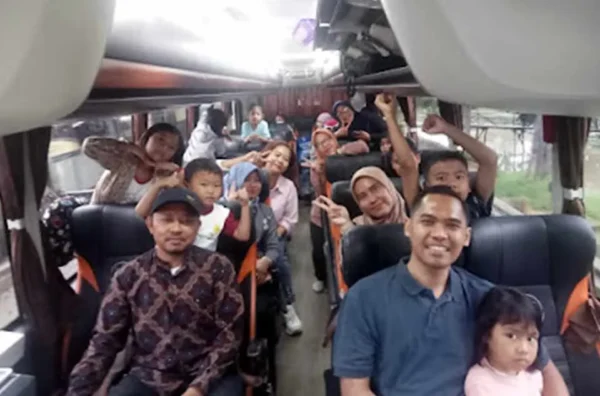 kapasitas kursi bus medium 31 seat