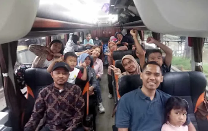 kapasitas kursi bus medium 31 seat