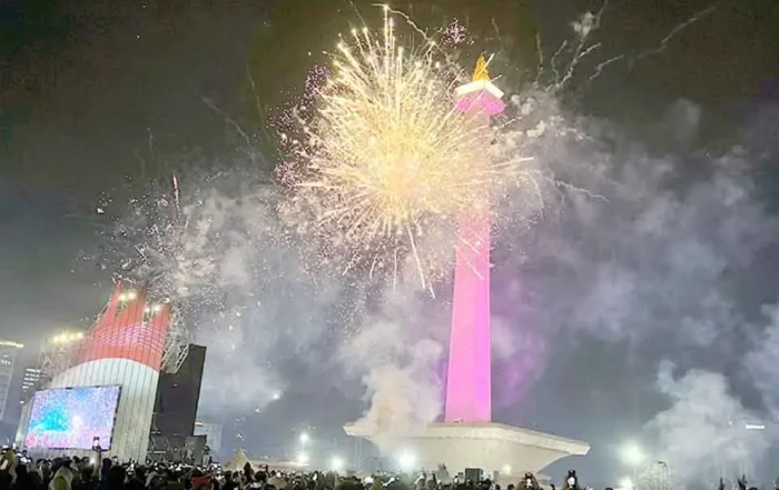 peran Monas sebagai ruang publik dan paru-paru kota