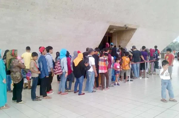 review naik ke puncak Monas terbaru 2026