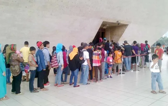 review naik ke puncak Monas terbaru 2026