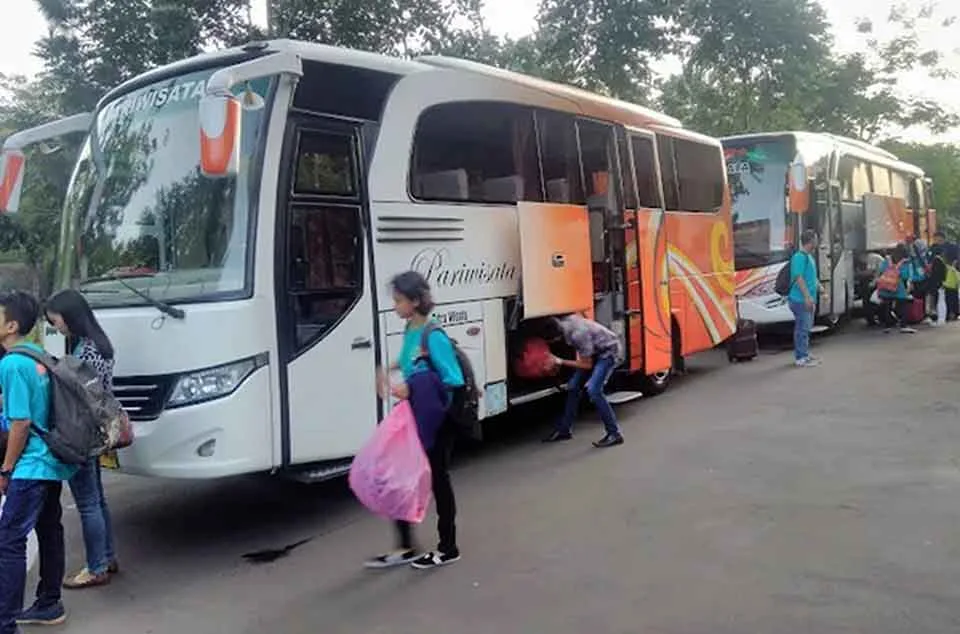 sewa mikrobus Jakarta dengan supir harian