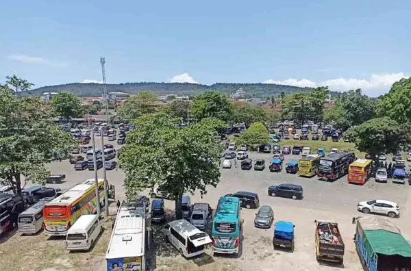 tarif parkir bus pariwisata di Pantai Barat