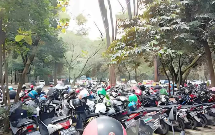 tarif parkir motor dan mobil di Ragunan