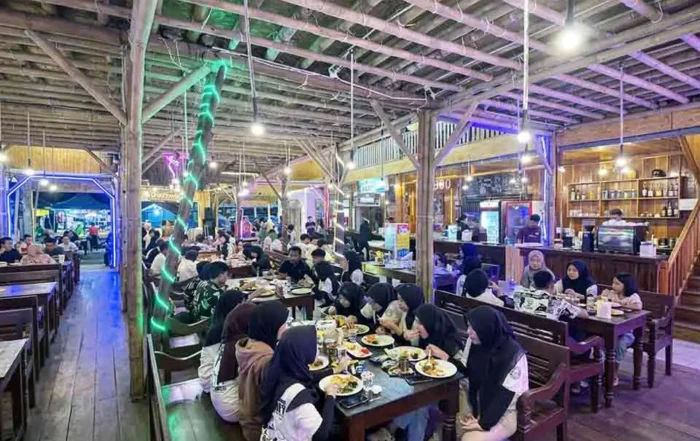 biaya makan prasmanan seafood di Pangandaran