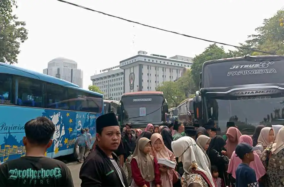 cara menawar harga sewa bus pariwisata