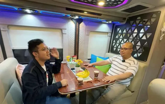 fasilitas bus pariwisata mewah tipe luxury