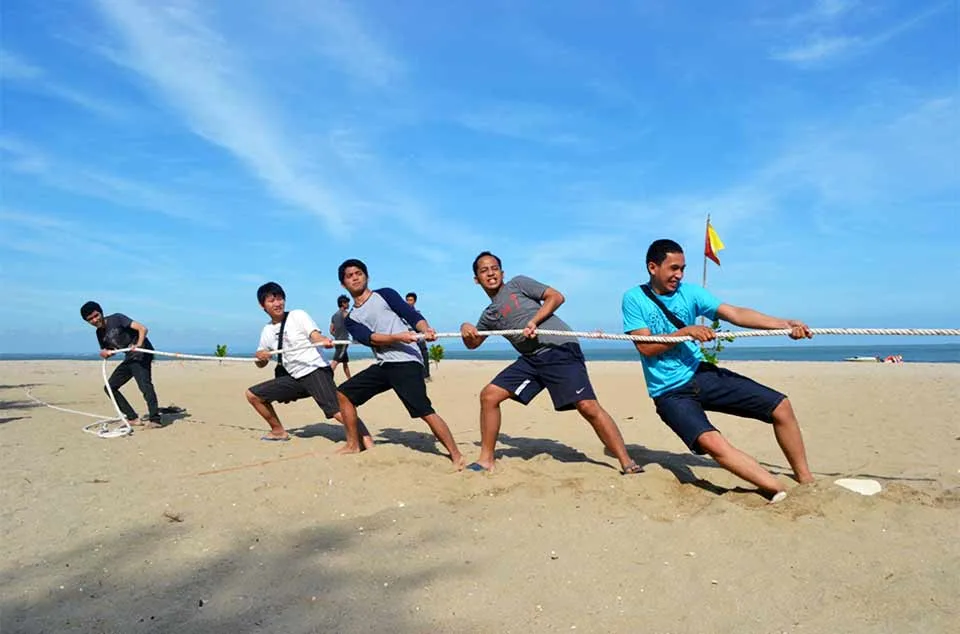 ide permainan pantai untuk tim kantor